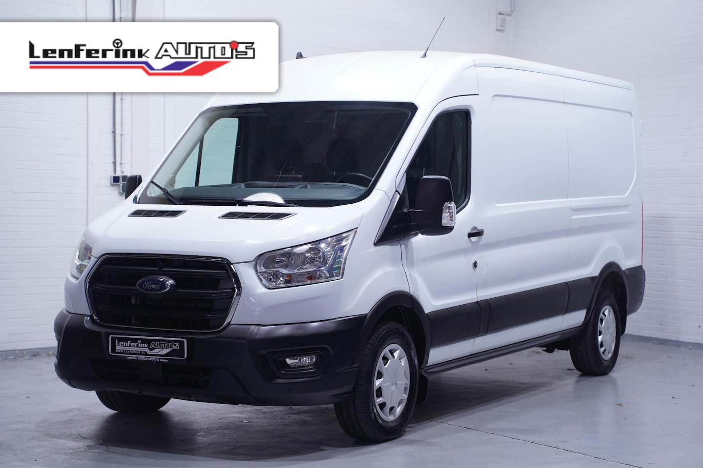 Ford Transit - 2.0 TDCI L3H2 Trend Airco, Apple Carplay Cruise control, Laadruimte Pakket, PDC V+A, 3-Zit - AutoWereld.nl