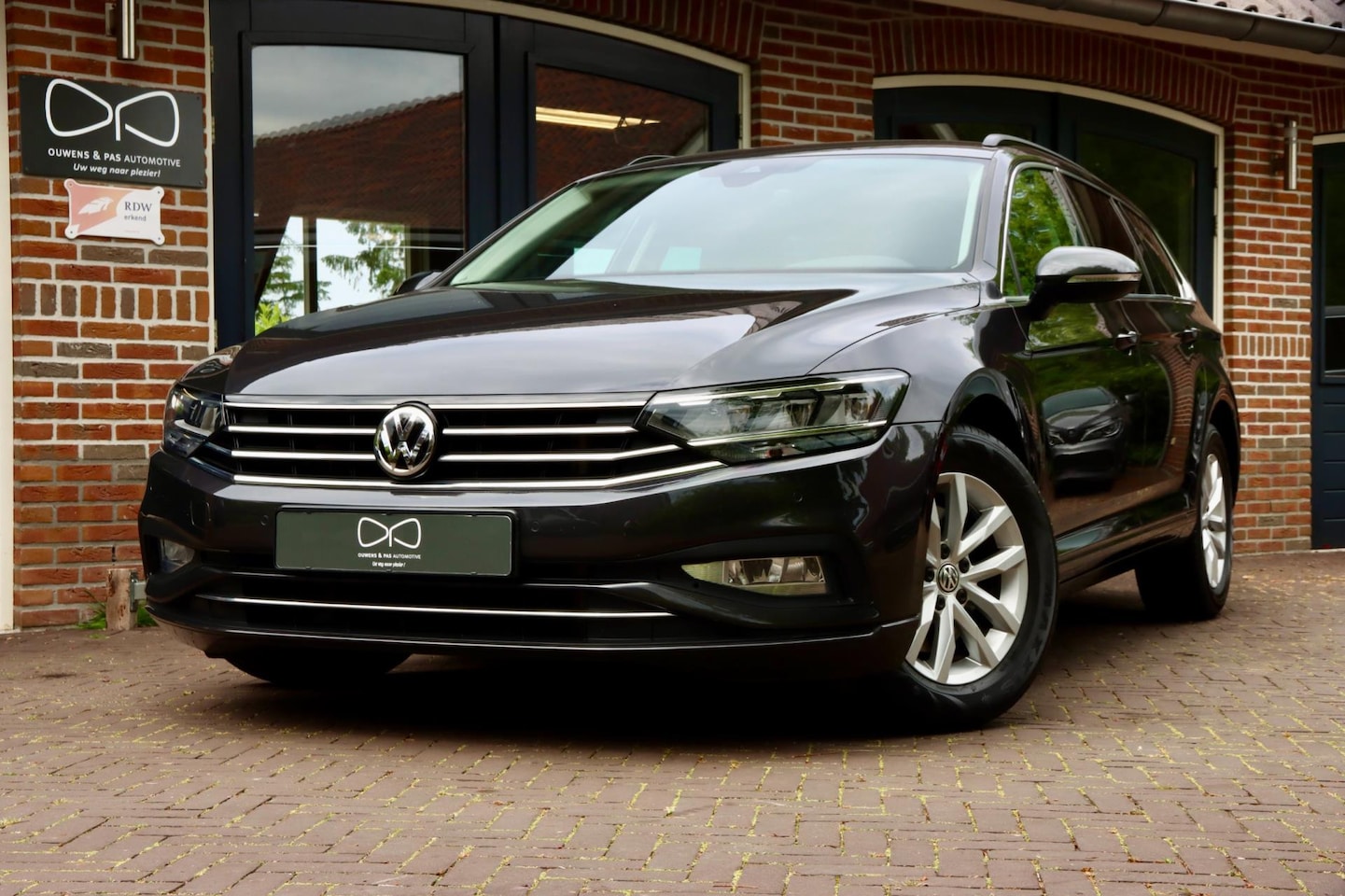 Volkswagen Passat Variant - 1.5 TSI Comfort Business | NAVIGATIE | CARPLAY | LED | ACC | TREKHAAK - AutoWereld.nl