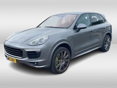 Porsche Cayenne - 3.0 S E-Hybrid / Panoramadak / Camera / 21'' / Luchtvering / Bose / Sportchrono / Keyless