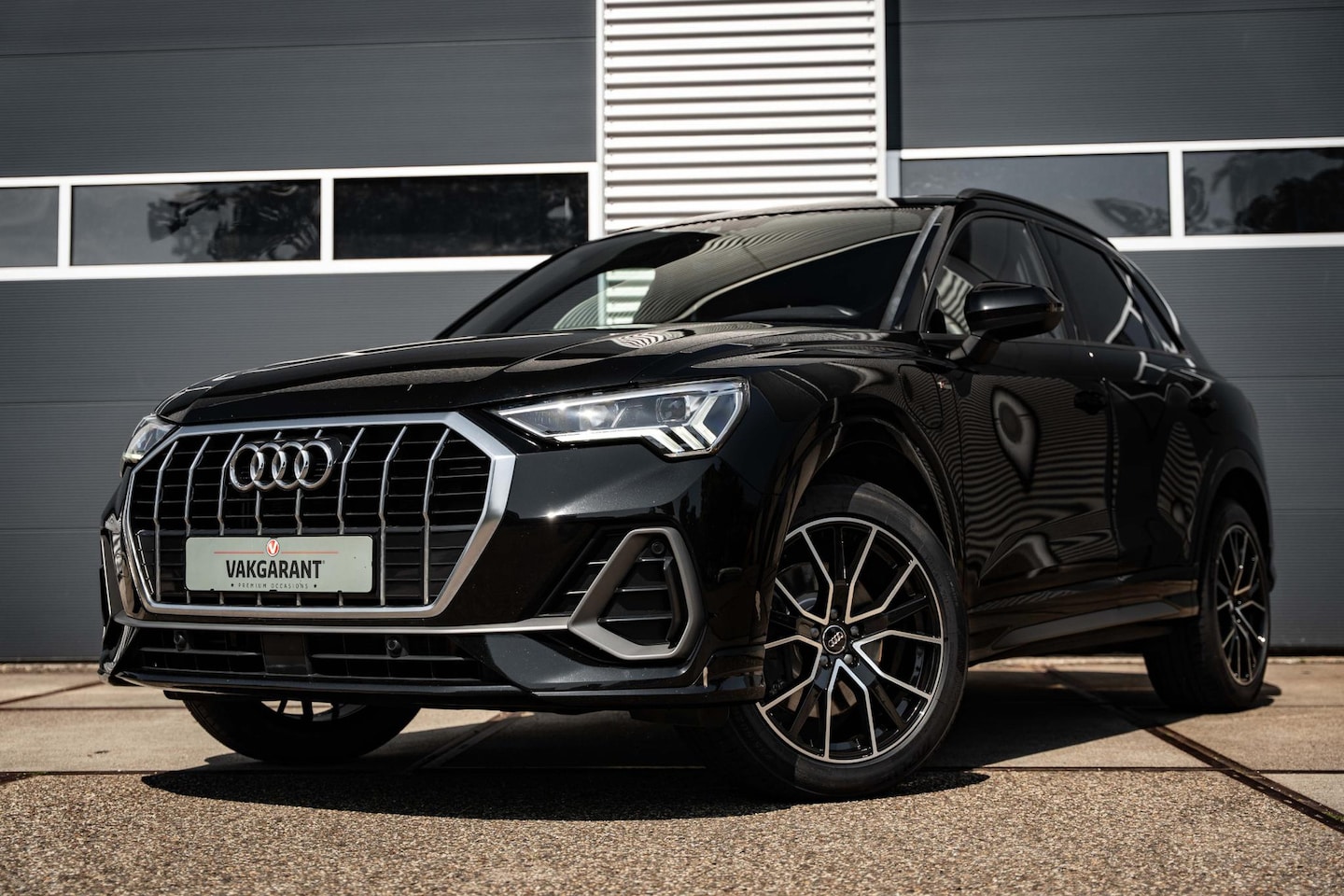 Audi Q3 - 45 TFSI e S edition |Panorama dak |ACC | BTW | - AutoWereld.nl