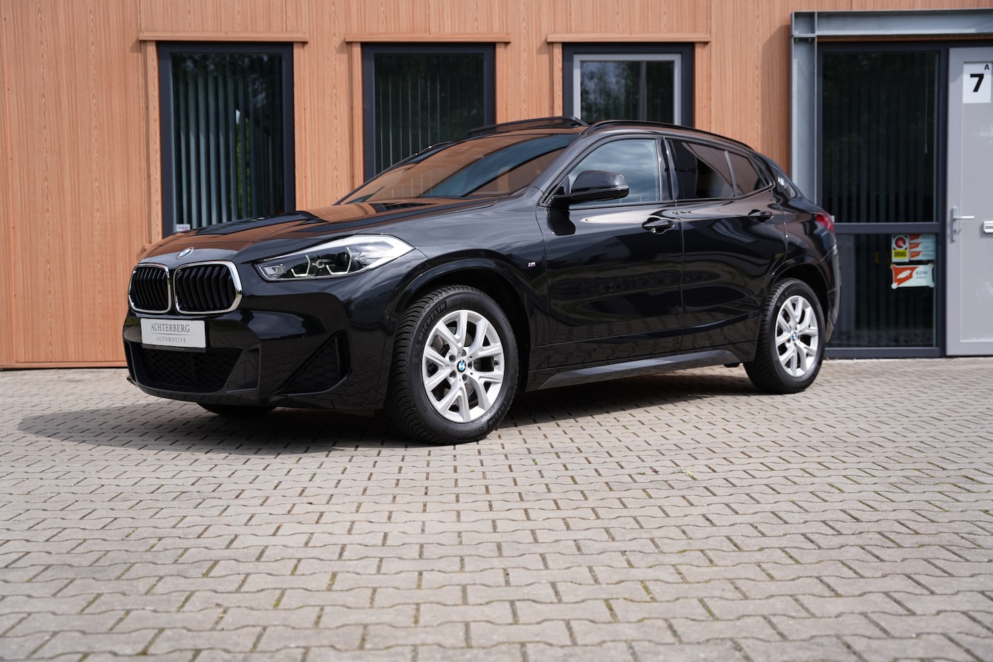 BMW X2 - 20i | sDrive | M-Sport | Panorama | Trekhaak | Head-up - AutoWereld.nl