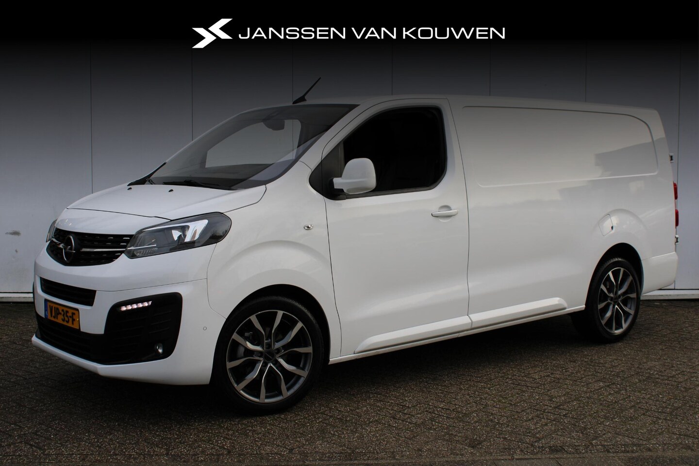 Opel Vivaro - 2.0 CDTI L3H1 Innovation 150PK Carplay & Android auto / Xenon / Lichtmetalen velgen / Stoe - AutoWereld.nl