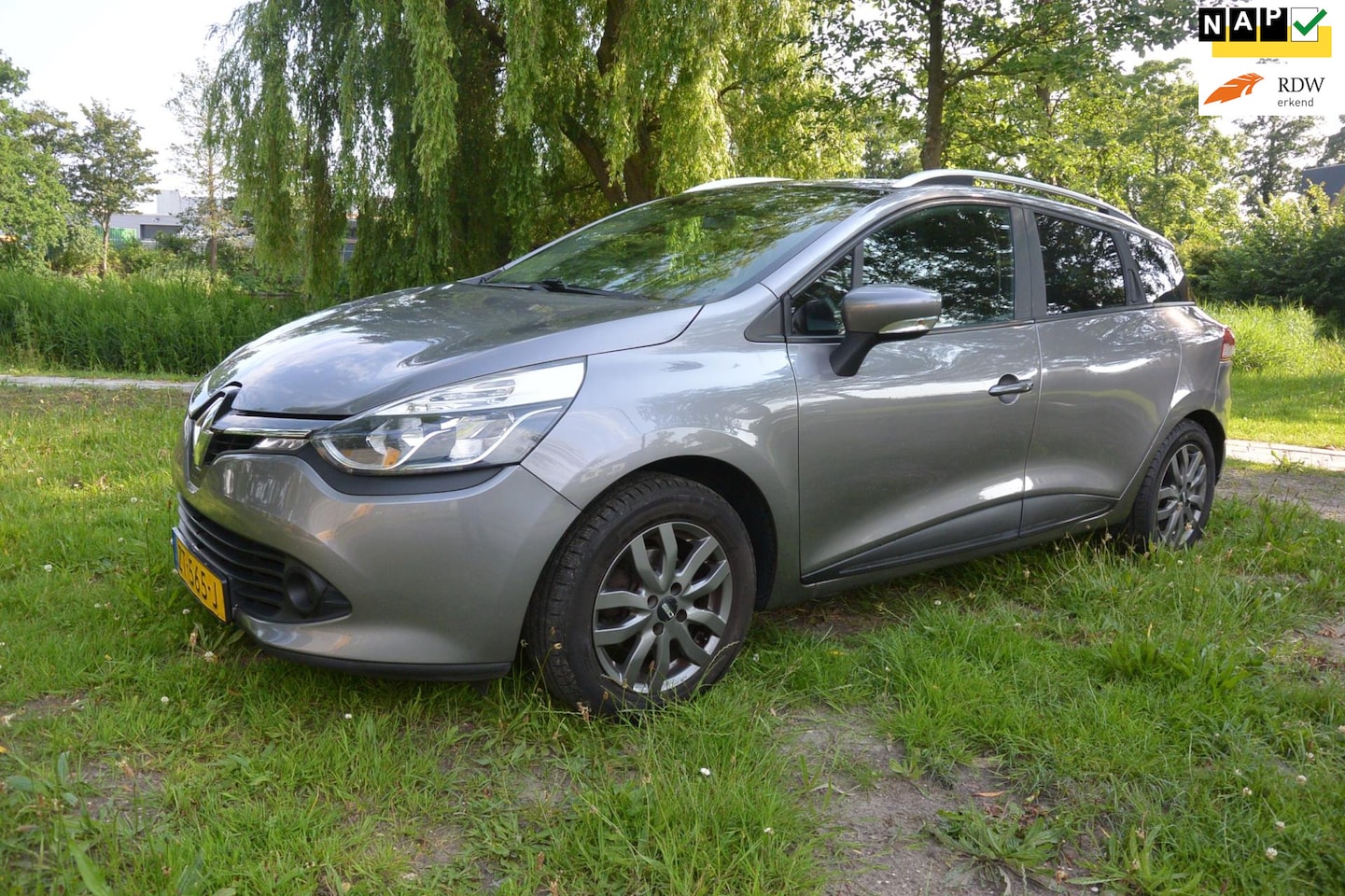 Renault Clio Estate - 1.2 16V*airco*cruise*navigatie*bluetooth - AutoWereld.nl