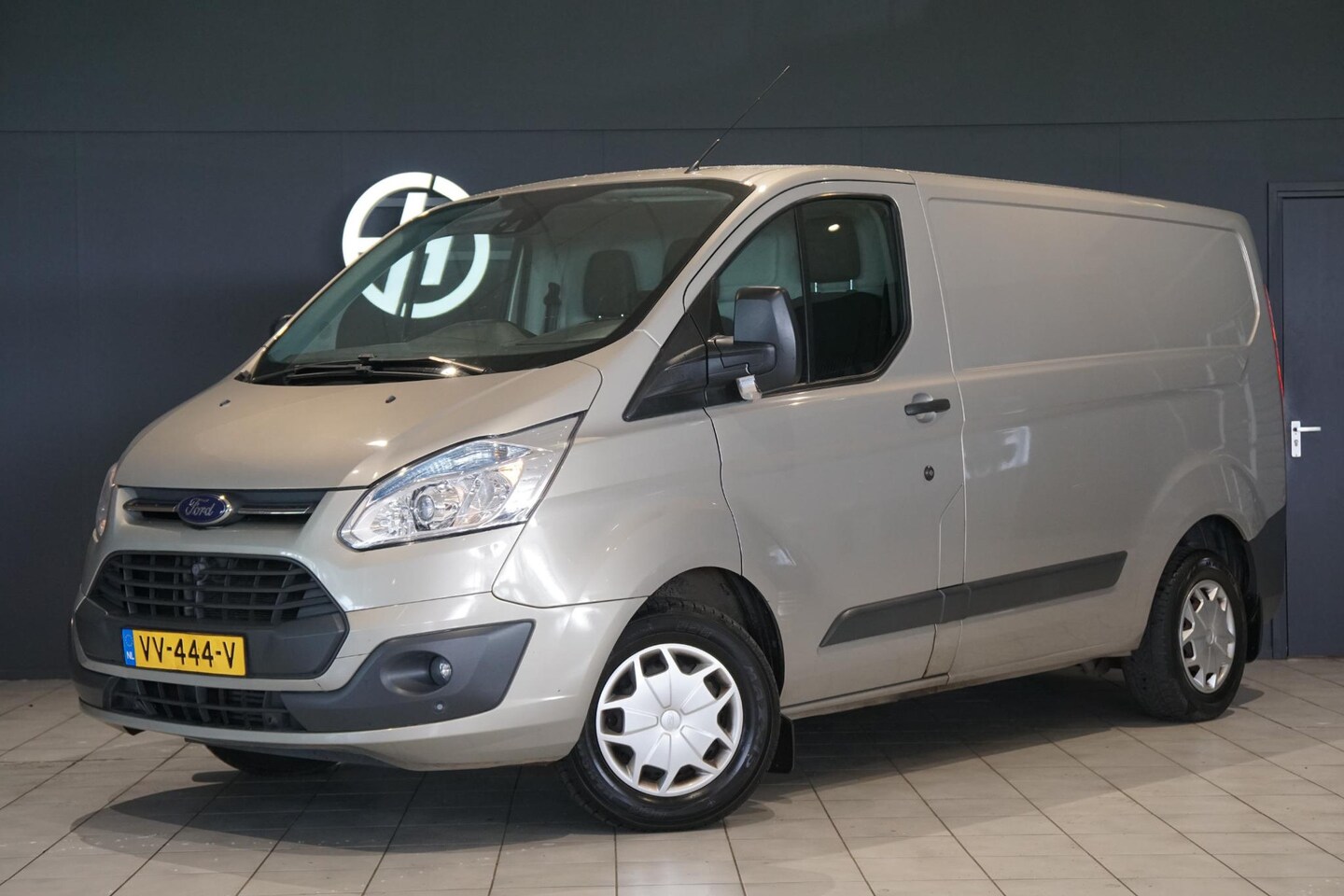 Ford Transit Custom - 270 2.2 TDCI L1H1 Trend + CAMERA / TREKHAAK / NAVIGATIE - AutoWereld.nl