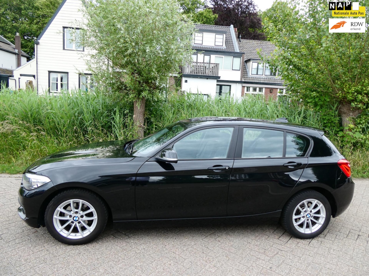 BMW 1-serie - 116i Executive 5-deurs Clima Leder Navi LED PDC Multimedia - AutoWereld.nl