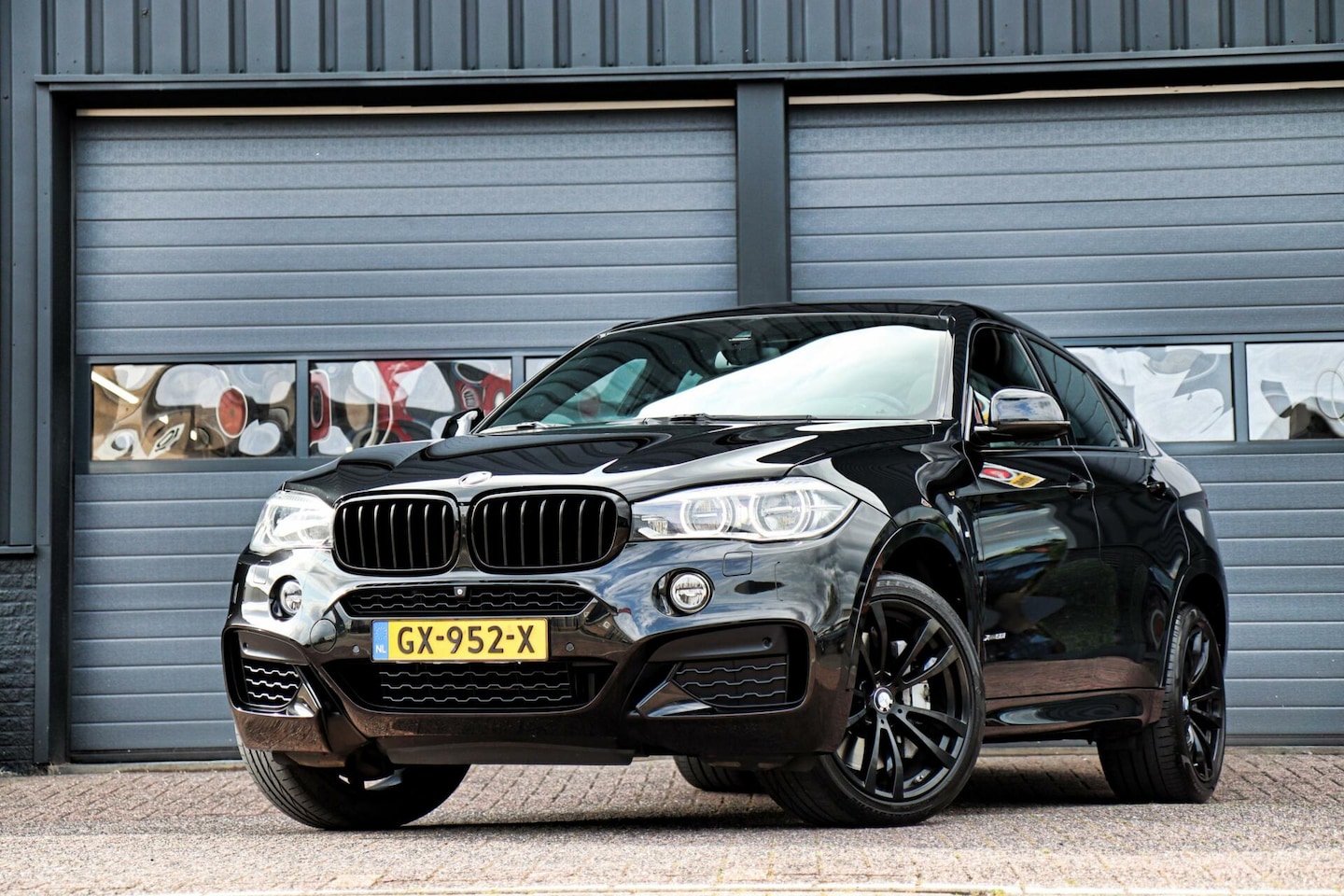 BMW X6 - xDrive50i M-Sport /SCHUIFDAK/HUD/360 CAMERA/LUCHTVERING/HARMAN-KARDON/KEYLESS/TREKHAAK! - AutoWereld.nl