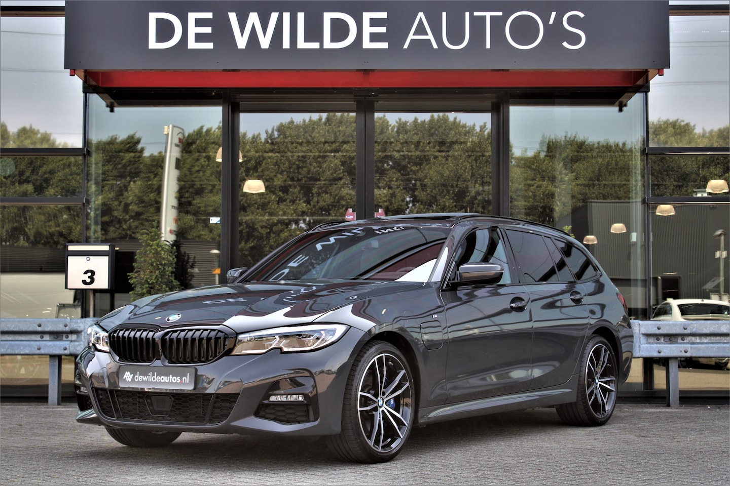 BMW 3-serie Touring - 330e M-sport 292pk Dravit Pano Trekhaak Memory Harman/Kardon Head-up Laser - AutoWereld.nl