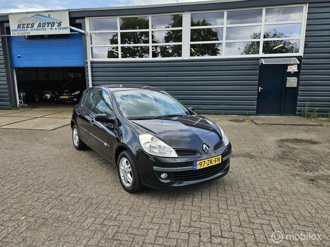 Renault Clio - 1.2-16V Special Line Lage Kilometerstand! - AutoWereld.nl