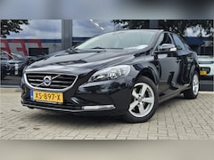 Volvo V40 - 1.6 T2 Momentum + NAVIGATIE + CRUISE + LM VELGEN
