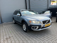 Volvo XC70 - 2.4 D5 Momentum TREKHAAK/XENON/LEDER