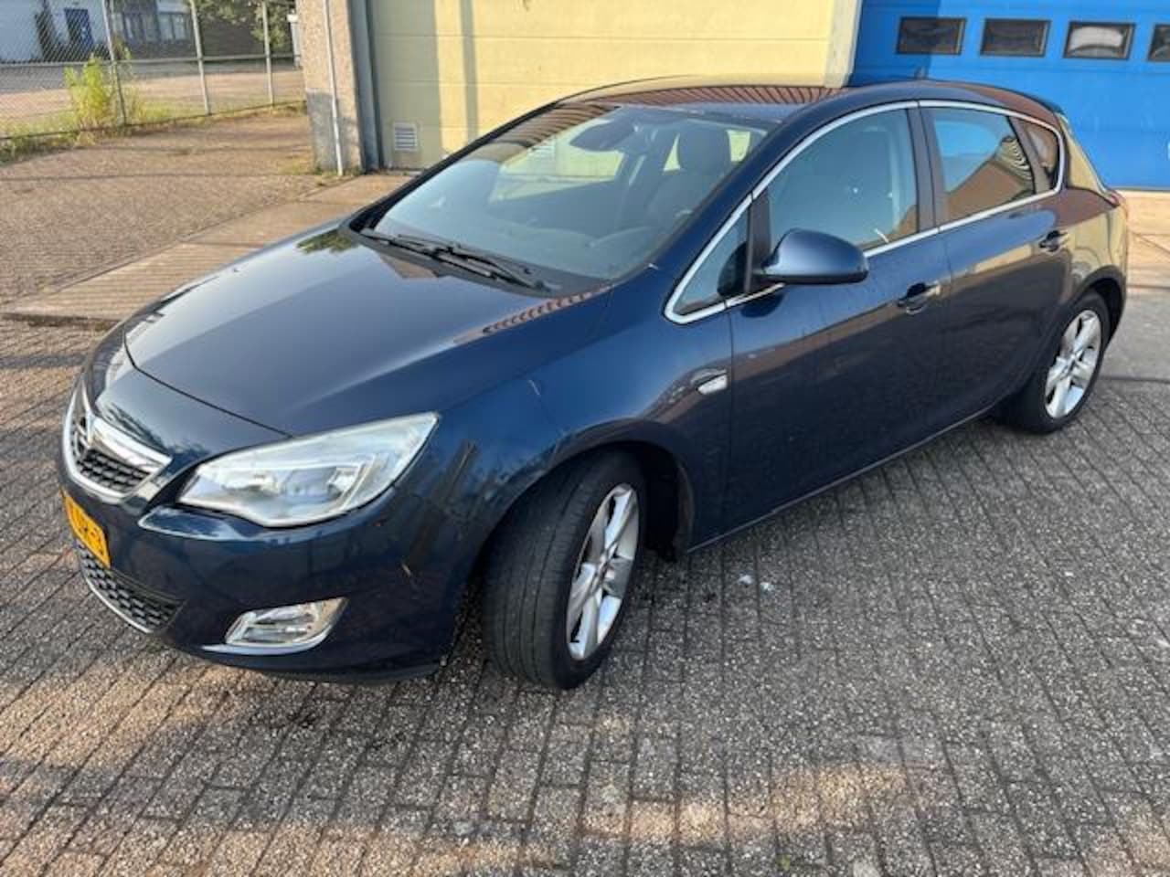 Opel Astra - 1.6 Edition! Airco! Trekhaak! 167DKM NAP! Park! - AutoWereld.nl