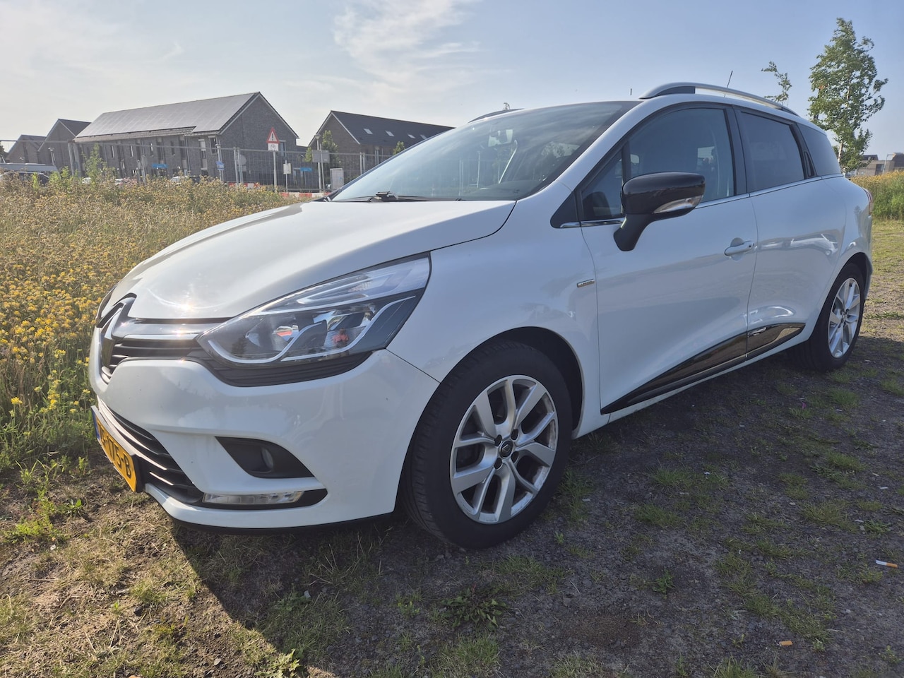 Renault Clio Estate - 0.9 TCe Zen Trekhaak - AutoWereld.nl