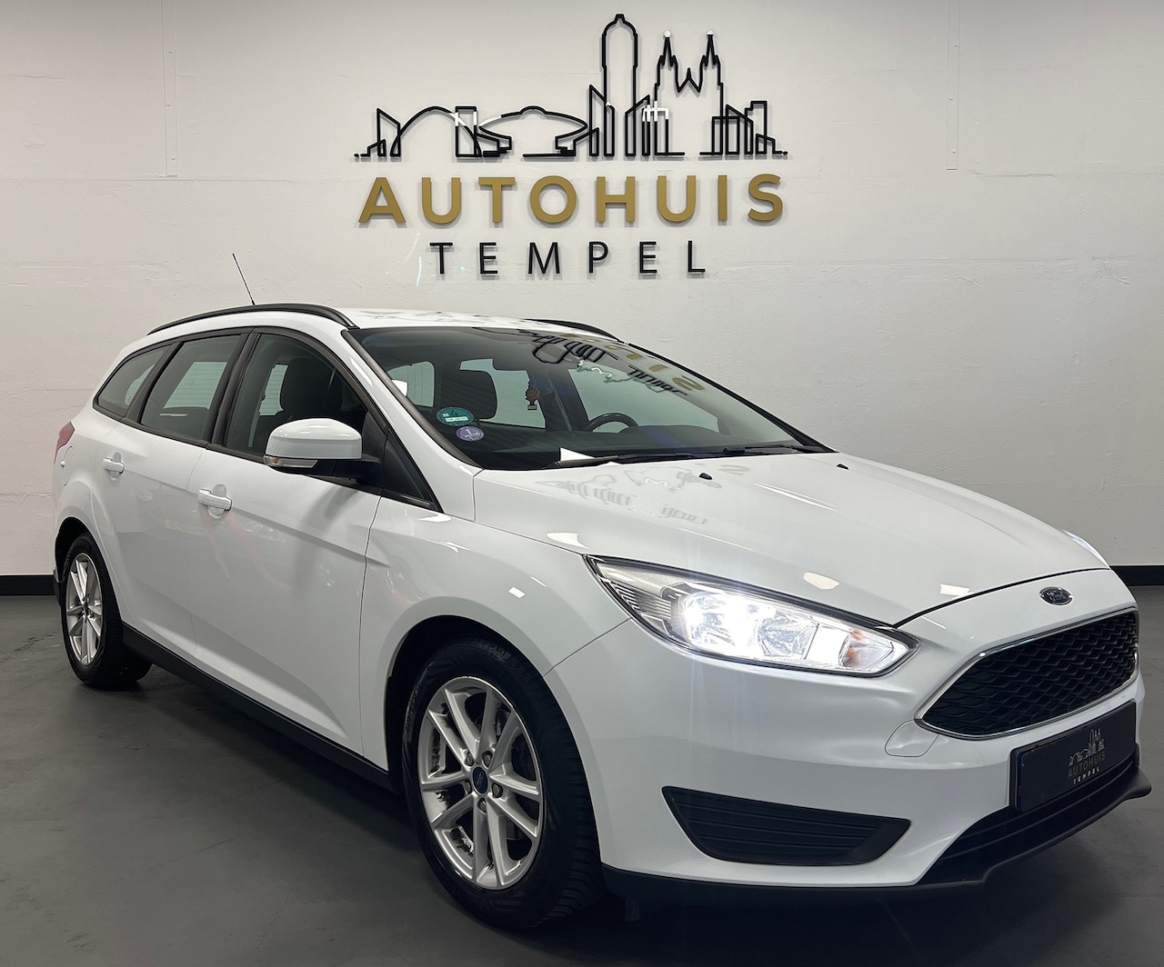Ford Focus Wagon - 1.0 Trend Edition Nap Airco Pdc Trekhaak Cruise Bluetooth - AutoWereld.nl