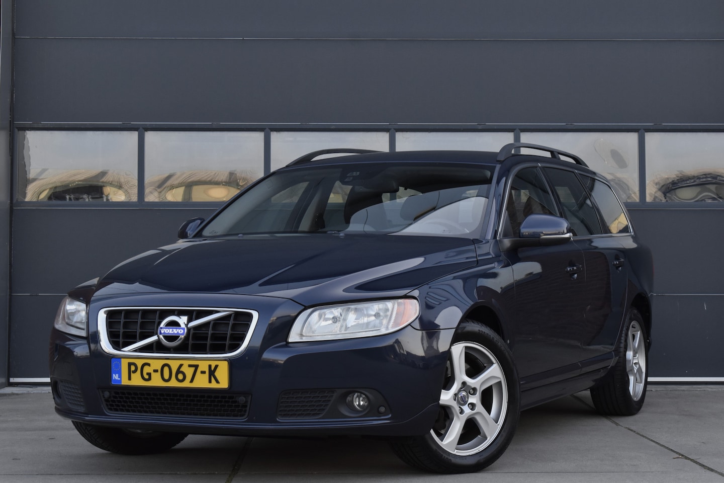 Volvo V70 - 2.0 D4 Limited Edition Trekhaak - Navi - Leer - Cruise - AutoWereld.nl