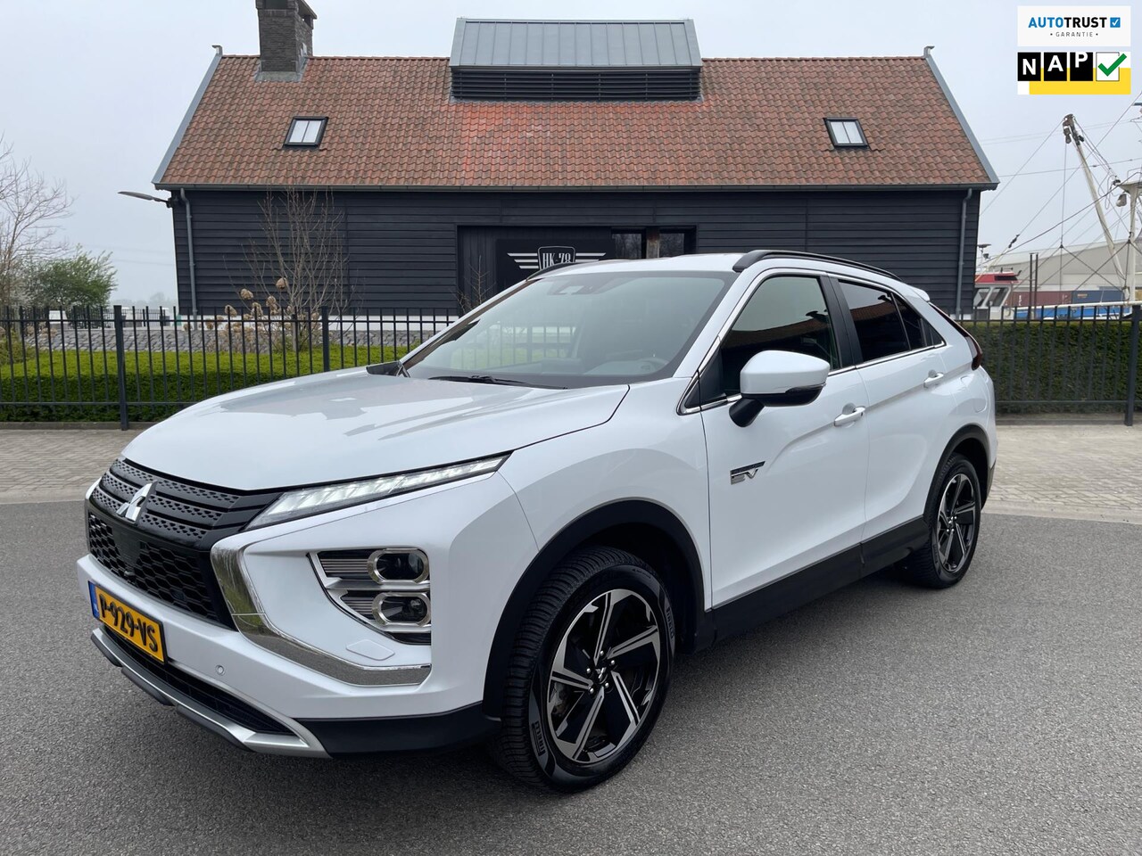 Mitsubishi Eclipse Cross - 2.4 PHEV Plug-in Hybride Intense+ Navigatie Camera Trekhaak - AutoWereld.nl