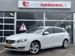 Volvo V60 - 2.4 D6 AWD Plug-In Hybrid Limited /Climate/Cruise/ Stoel- en stuurverw/Trekhaak/Navi/Onder