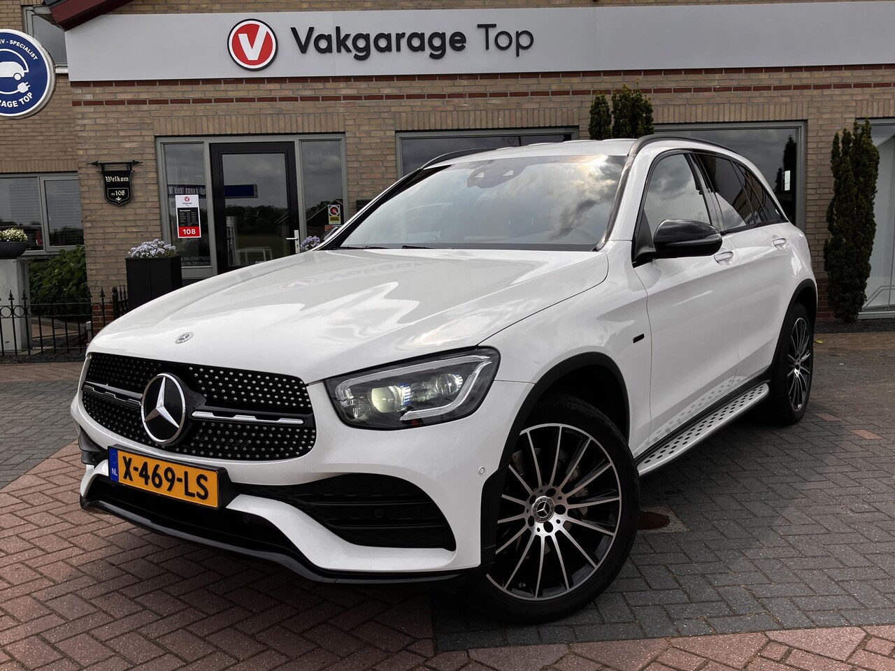Mercedes-Benz GLC-klasse - 300e 4MATIC AMG | MBUX | Trekhaak | Leder - AutoWereld.nl
