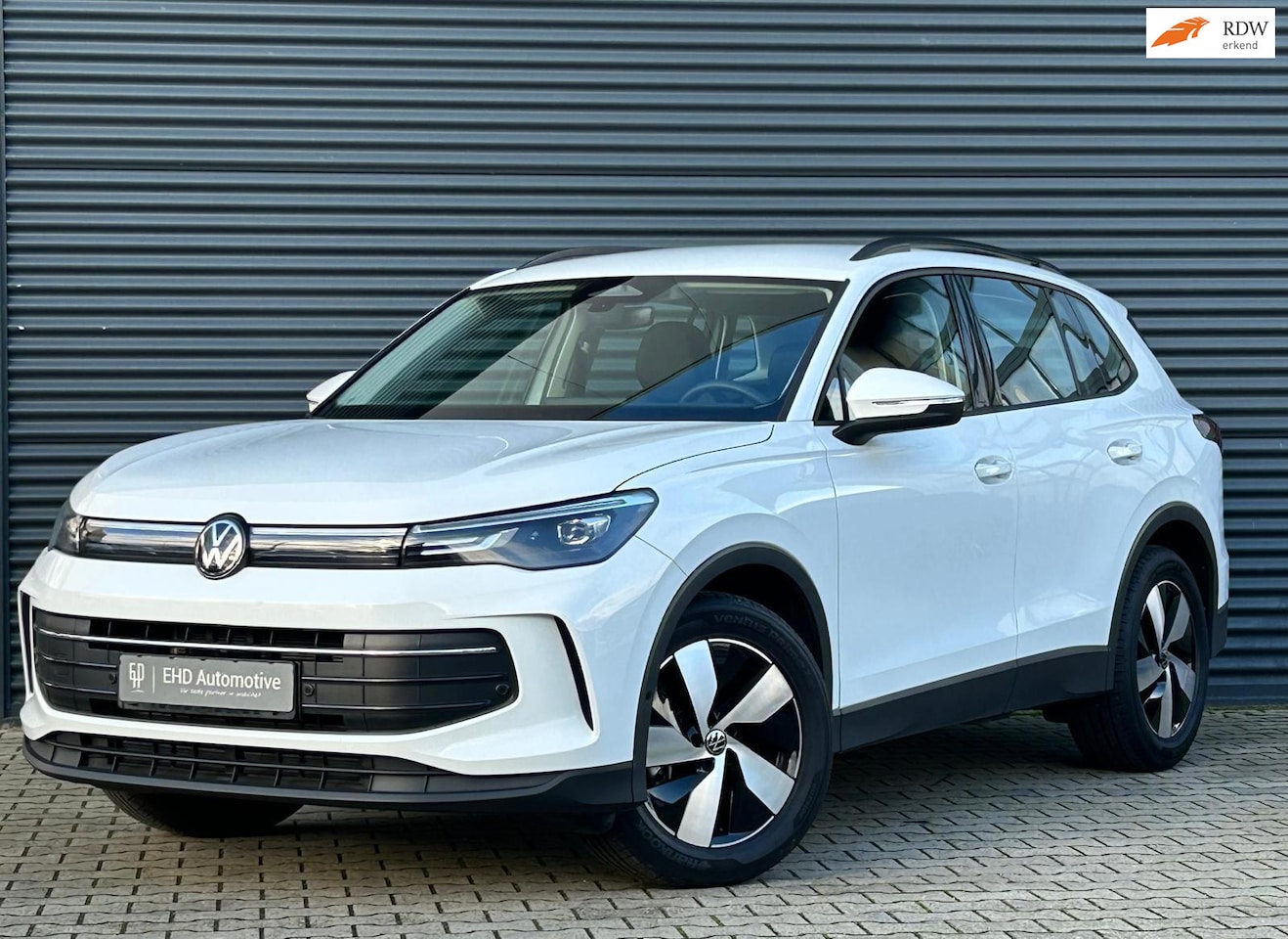 Volkswagen Tiguan - 1.5 TSI Life Business | NIEUW | Zwenkbare trekhaak | Blind spot | Navi | Carplay | ACC | L - AutoWereld.nl