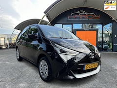 Toyota Aygo - 1.0 VVT-i X-PLAY NAVI CAMERA ALLSEASON RIJKLAARPRIJS