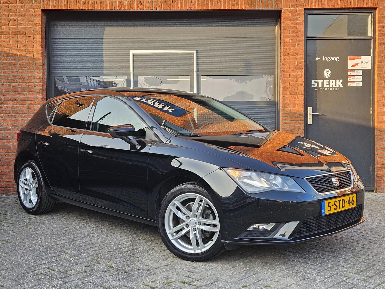 Seat Leon - 1.2 TSI Enjoy Navi Cruise 17" - AutoWereld.nl