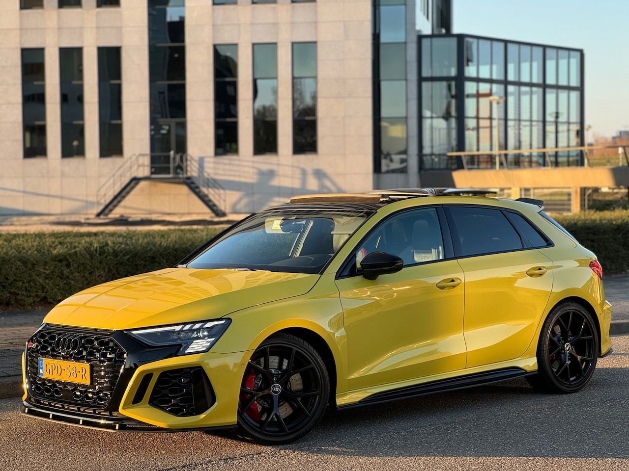 Audi RS3 - Sportback 2.5 TFSI 400PK+ Aut7 B&O.Pano.Maxton 4x4! - AutoWereld.nl
