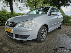 Volkswagen Polo - 1.4-16V 5-Deurs, Groot Navigatie, Airco,