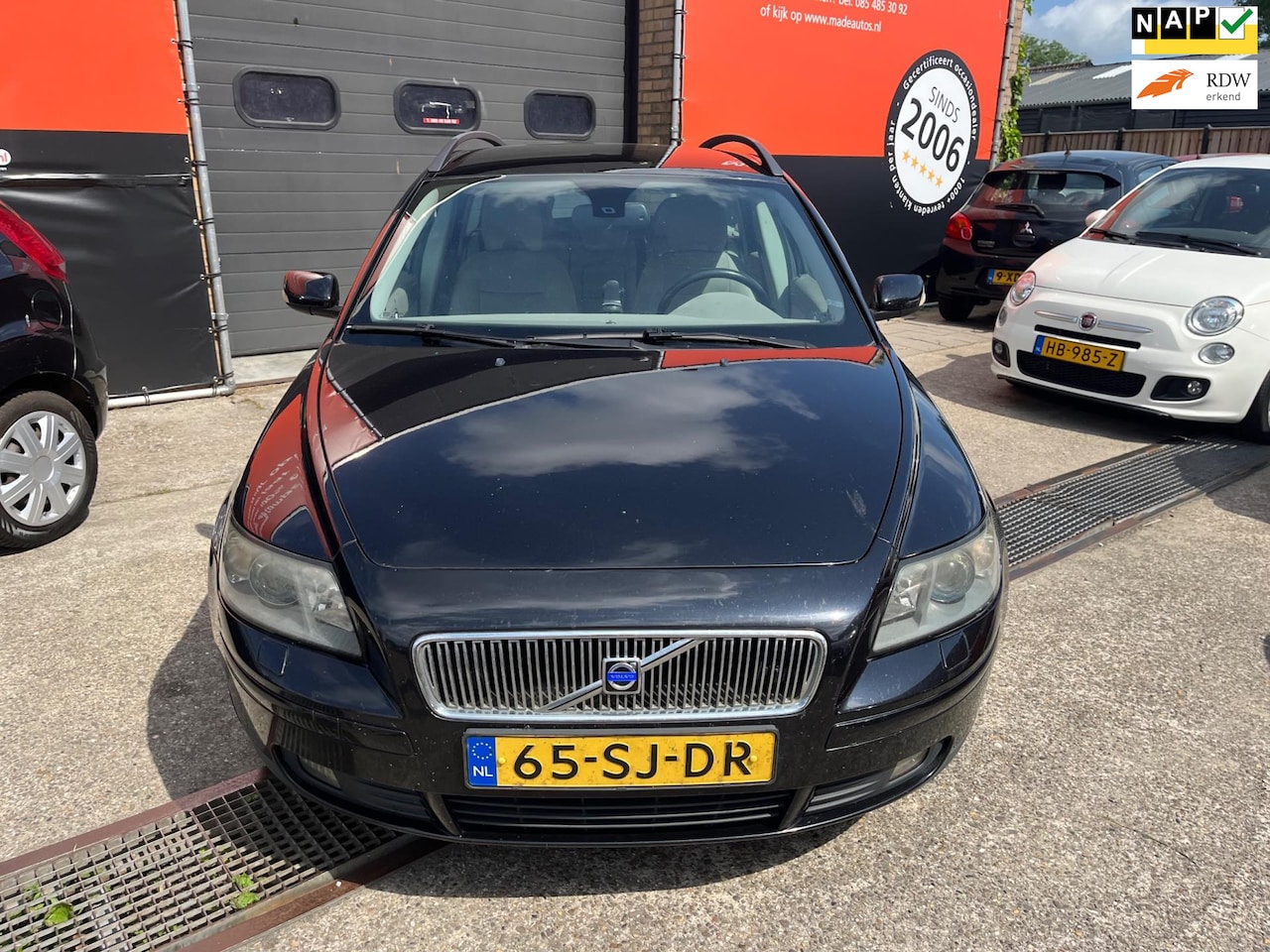 Volvo V50 - 2.4i Momentum aut. - AutoWereld.nl