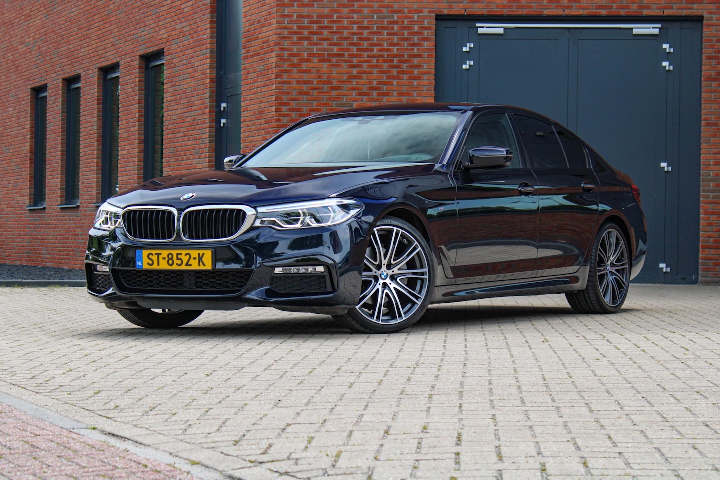 BMW 5-serie - 520i High Executive | M-Sport | Orig. NL | Individual | HUD | Memory | Camera - AutoWereld.nl