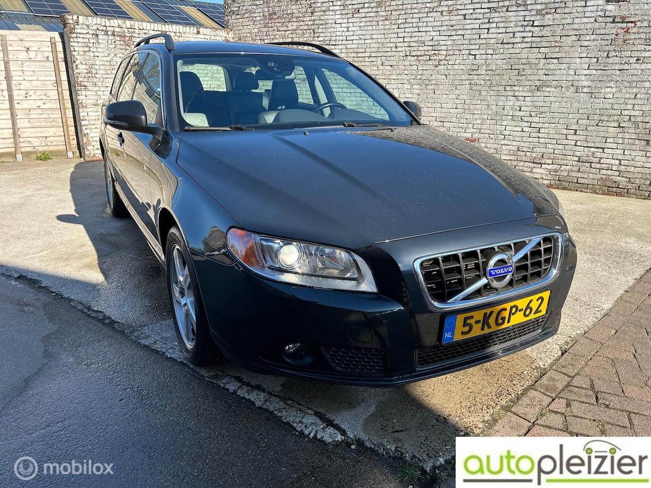 Volvo V70 - 1.6 T4 Nordic 1.6 T4 Nordic, trekhaak, leer, automaat - AutoWereld.nl