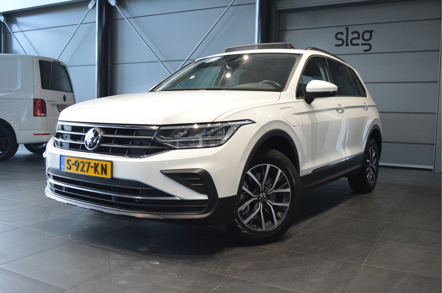 Volkswagen Tiguan - 1.4 TSI eHybrid navi pano led pdc head up 245 pk !! - AutoWereld.nl