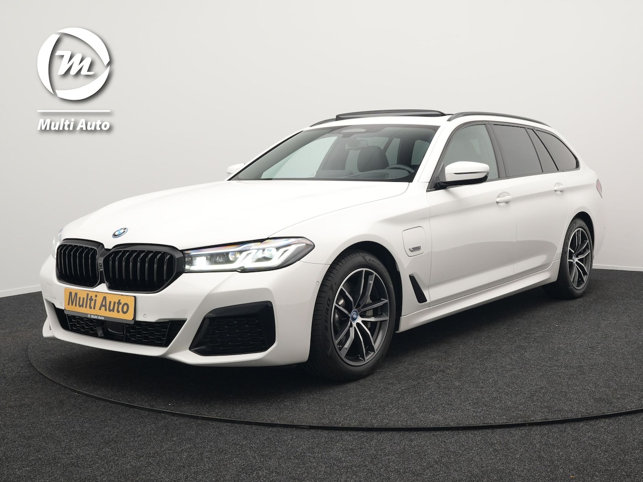 BMW 5-serie Touring - 530e M Sport Plug In Hybrid 293pk PHEV | Trekhaak af Fabriek | Laser LED |  Adaptive Cruis - AutoWereld.nl