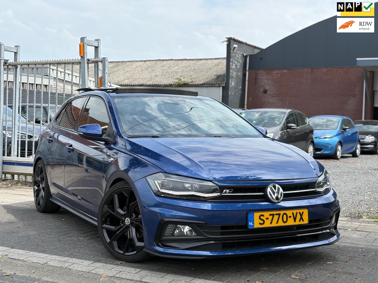 Volkswagen Polo - 1.6 TDI R-Line | Panoramadak | LED | 18” LMV | Keyless | - AutoWereld.nl