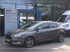 Ford Focus - 125PK TITANIUM 5-DEURS NAVI CLIMA STOEL+STUURVERW. AFN-TREKHAAK CAMERA PARK-SENSOREN PRIVA
