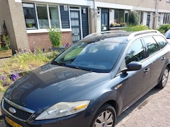 Ford Mondeo Wagon - 1.6-16V Trend Heeft nu problemen met schakelen (volgens de ANWB) door een lekke koppelingscilinder.