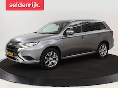 Mitsubishi Outlander - 2.4 PHEV Pure | Carplay | Trekhaak | Leder/Alcantara | Keyless | Camera | Climate control