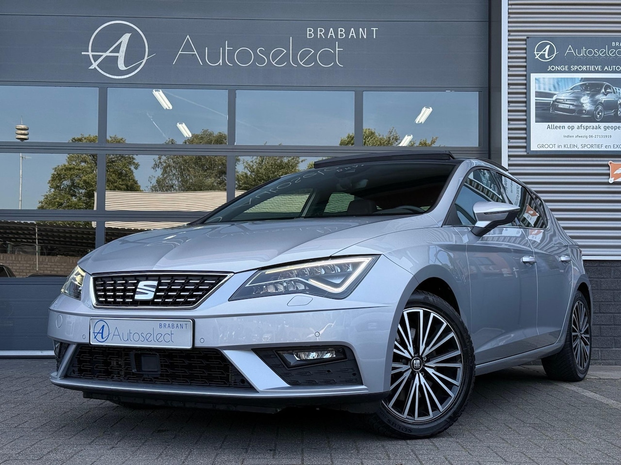 Seat Leon - 1.5 TSI Xcellence ACC LED Pano - AutoWereld.nl