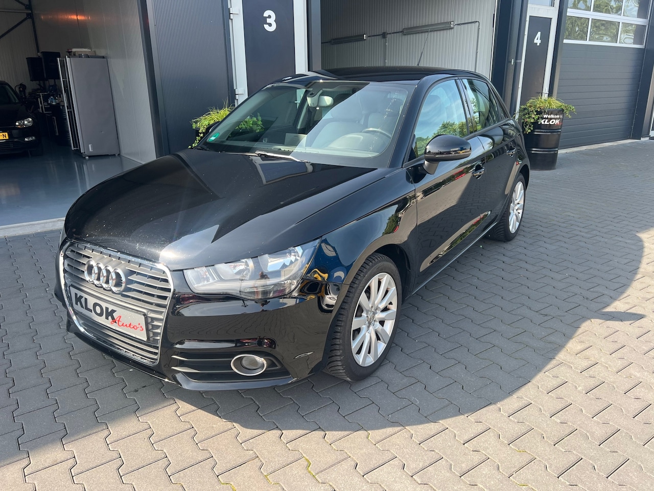 Audi A1 Sportback - 1.2 TFSI Attraction 110.000 KM !! - AutoWereld.nl