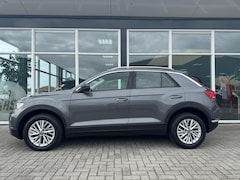 Volkswagen T-Roc - 1.0 TSI Style | Adaptive Cruise Control | Climate Control | Navi | PDC | Trekhaak | Apple