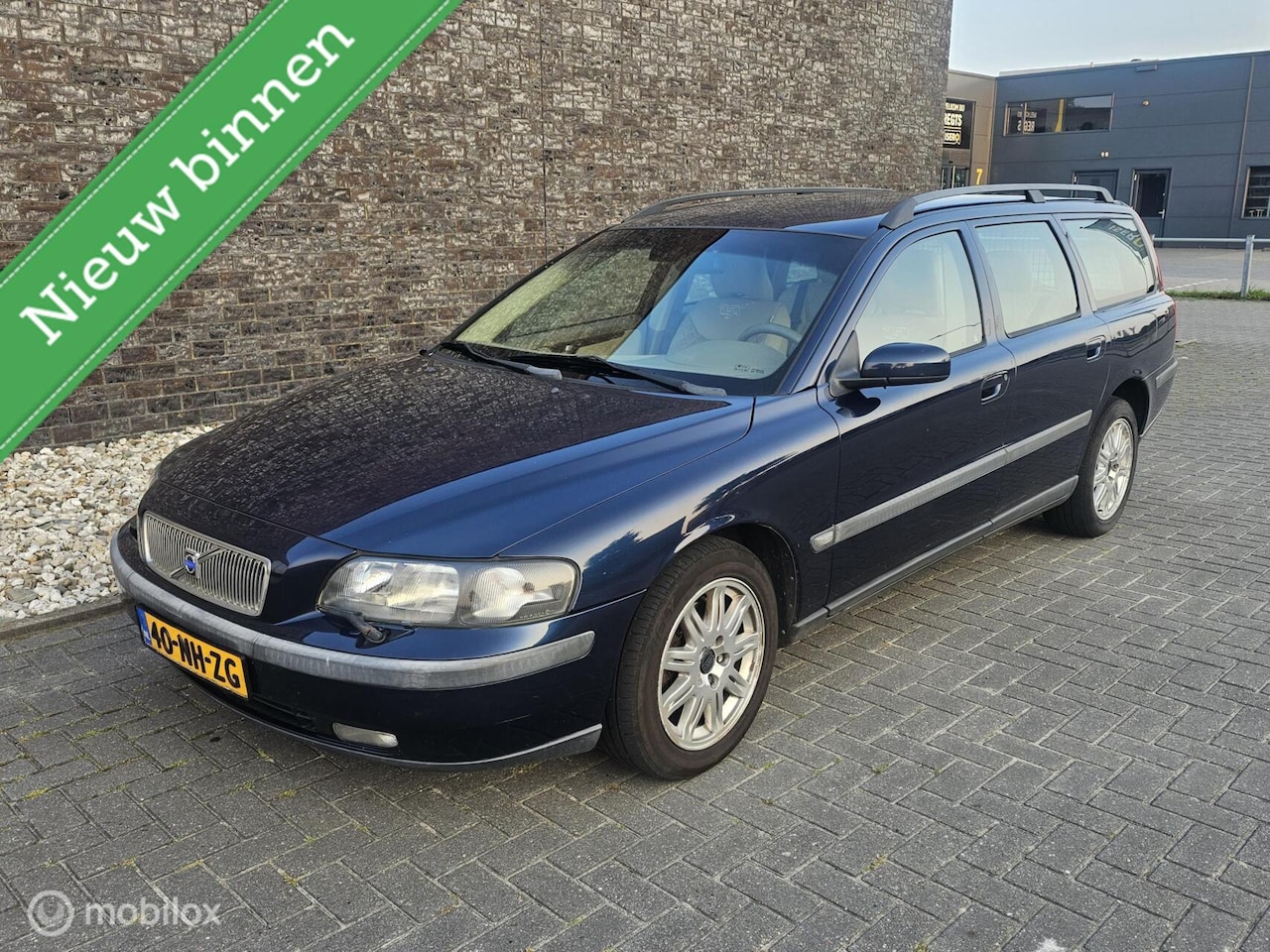 Volvo V70 - 2.4 Comfort Line Airco - Trekhaak - AutoWereld.nl