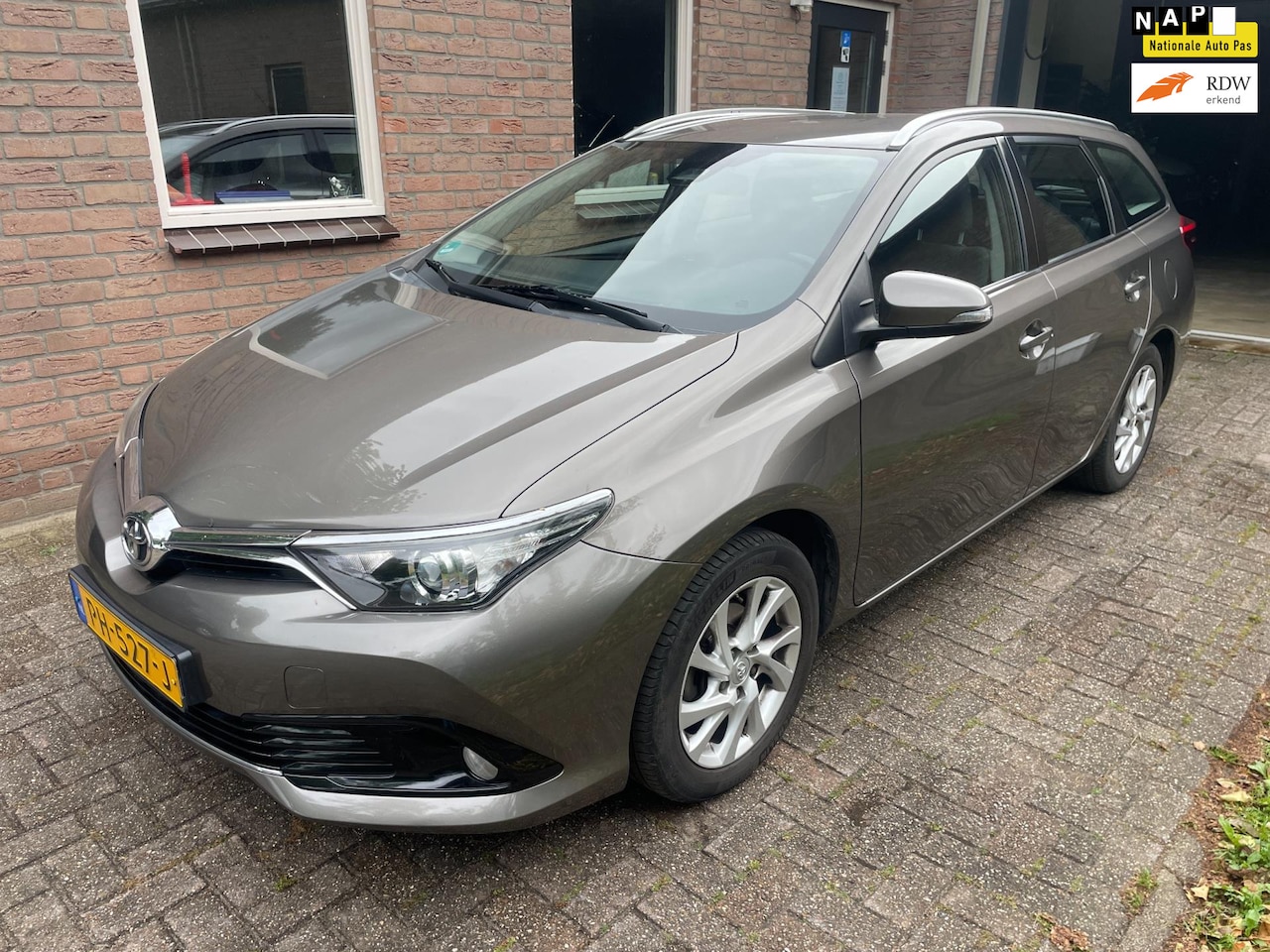 Toyota Auris Touring Sports - 1.2T Aspiration eerste eigenaar - AutoWereld.nl
