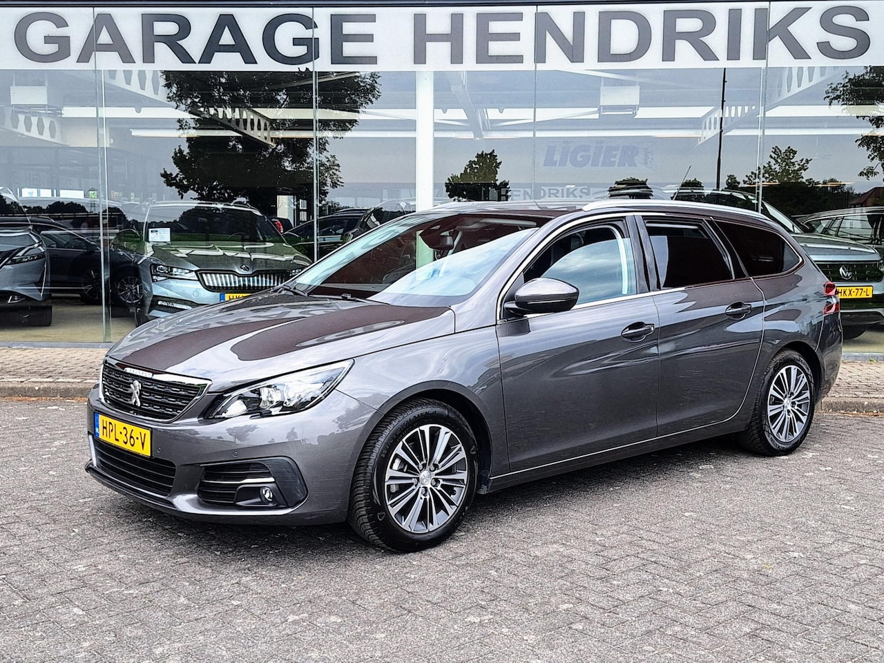 Peugeot 308 SW - 1.2 131 PK Allure Pack | Climate | Navi | Cruise Ctrl | (occasion) - AutoWereld.nl
