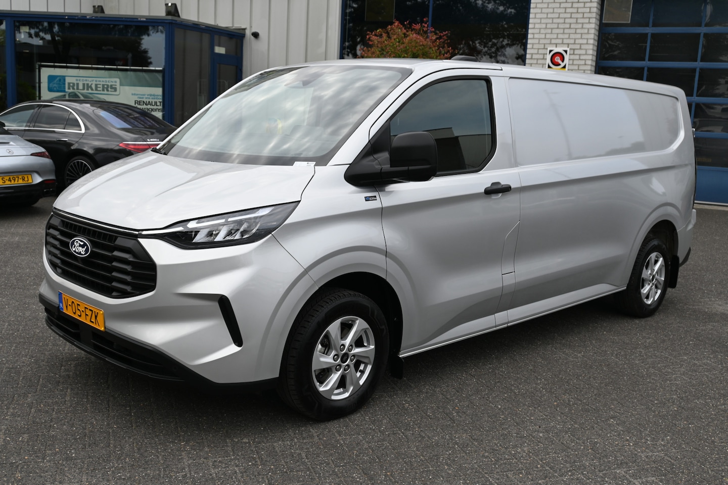 Ford Transit Custom - 320 2.0 TDCI L2 Trend LED, Adaptive cruise control, Navigatie, Trekhaak - AutoWereld.nl