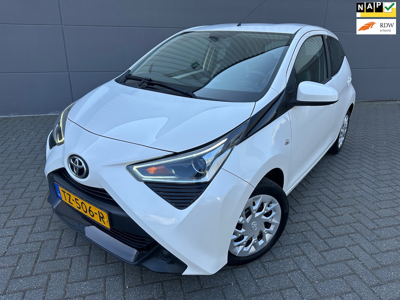 Toyota Aygo - 1.0 VVT-i x-play*2 EIGNAAR*CAMERA*NAVI*Carplay*AIRCO*APK*NAP*ISOFIX - AutoWereld.nl