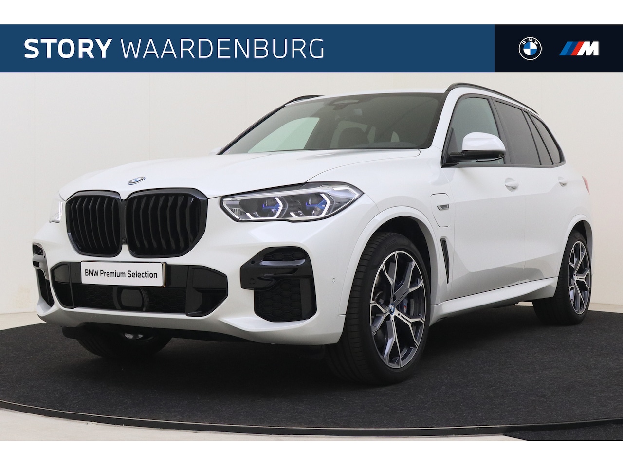 BMW X5 - xDrive45e High Executive M Sport Automaat / Trekhaak / Soft-Close-Automatic / Laserlight / - AutoWereld.nl