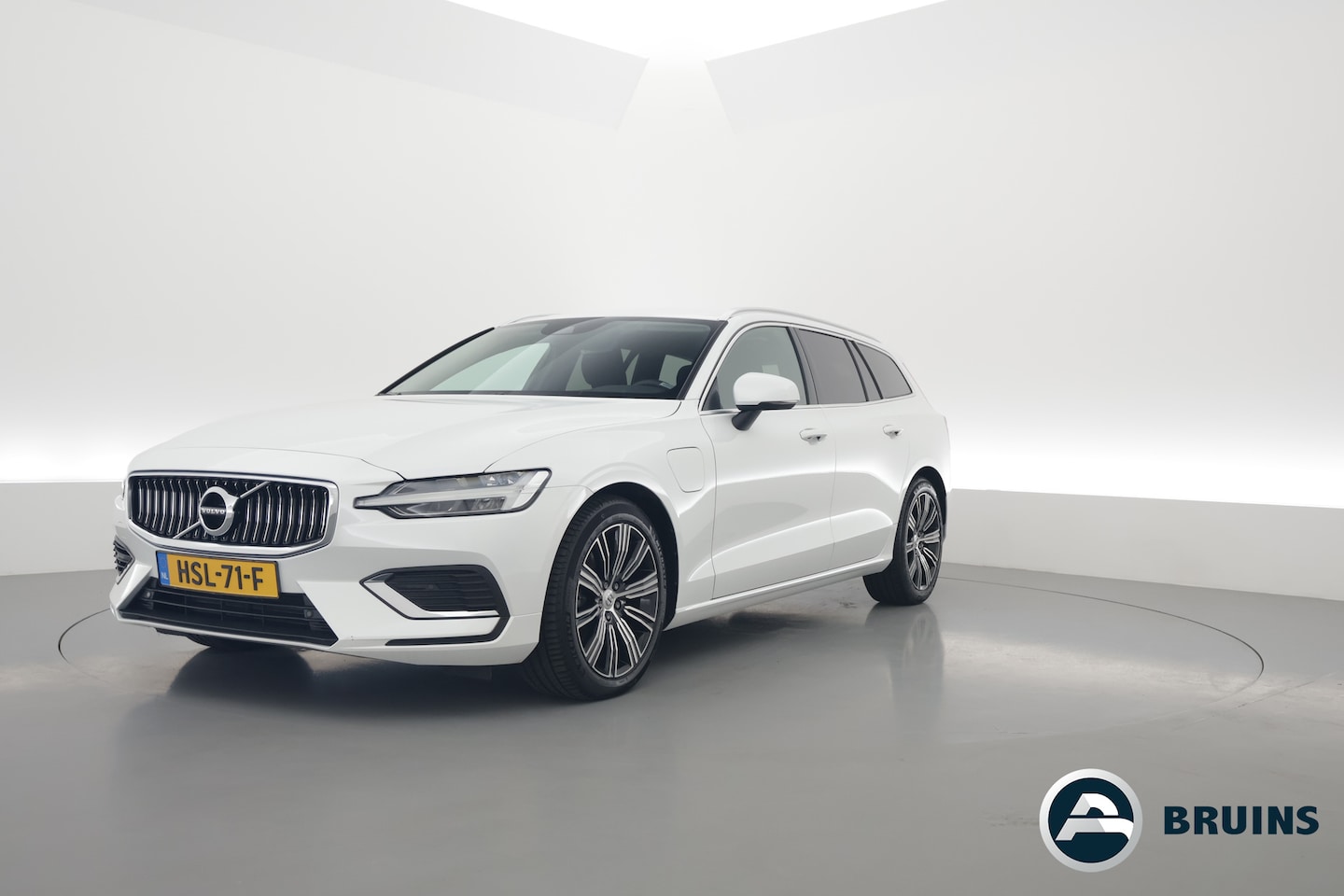Volvo V60 - T6 Recharge Inscription Expression | Navi | Camera | Stoel- Stuurverw. | Cruise | Apple Ca - AutoWereld.nl