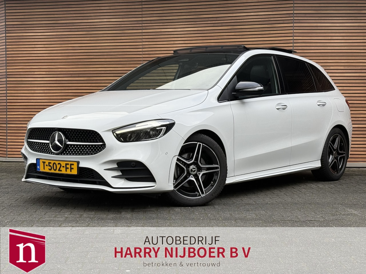 Mercedes-Benz B-klasse - 180 AMG Line Panodak / Navi / Clima / Sfeer / Comfortstoelen - AutoWereld.nl