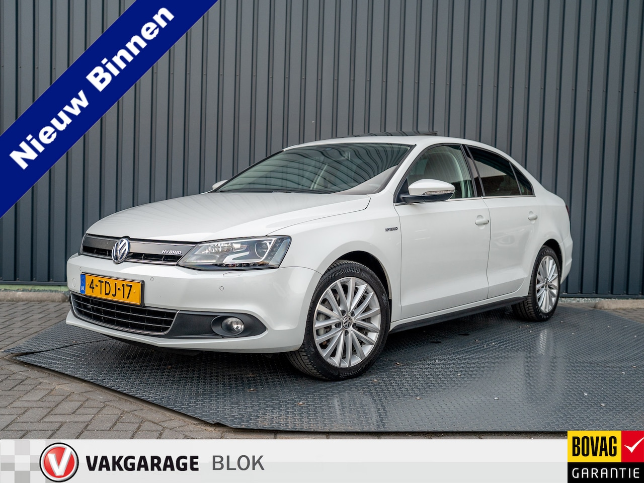 Volkswagen Jetta - 1.4 TSI Hybrid Highline | Xenon | Schuif/kantel dak | PDC V&A | Prijs Rijklaar!! - AutoWereld.nl