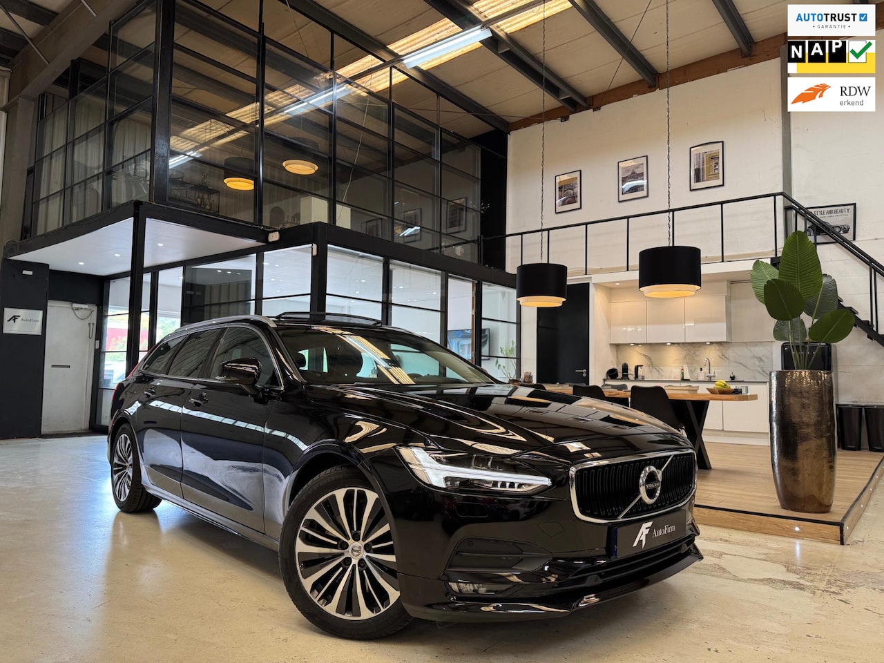 Volvo V90 - 2.0 T4 Business Luxury+ | NAP| Panoramadak| Cruise Control|Parkeersensoren| Bluetooth| Led - AutoWereld.nl