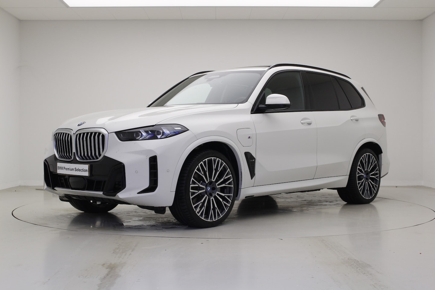 BMW X5 - xDrive50e | M-Sport | 22'' inch | Panorama | Harman Kardon | Comfort Stoelen | Driver Ass. - AutoWereld.nl