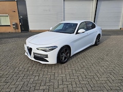 Alfa Romeo Giulia - 2.2 Eco Business NL-auto NAP Lage kilomerstand Carplay Leer